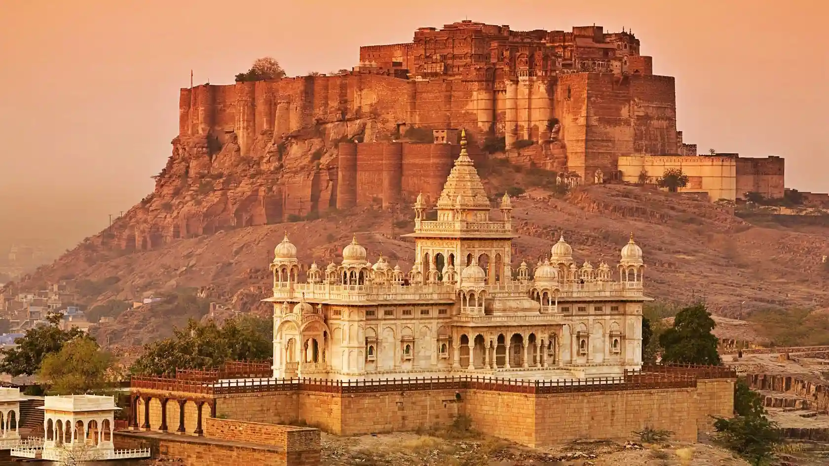Discover Rajasthan’s Stunning Trail: Jaipur to Jaisalmer 25 Meherangarh Fort
