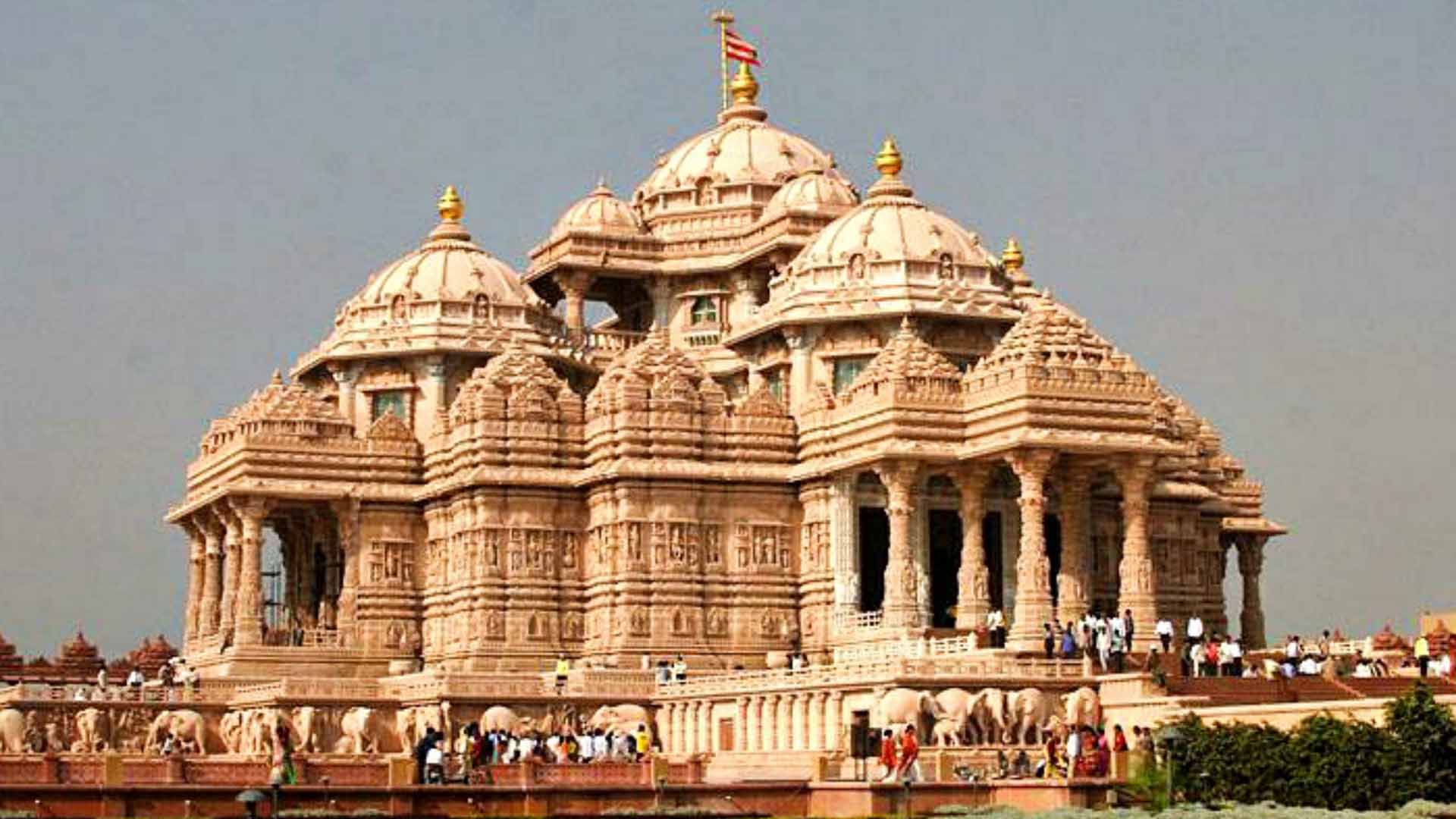 10 Must-Visit Mystical Temples in Gujarat 15 Swaminarayan-Akshardham-Temple-in-Delhi