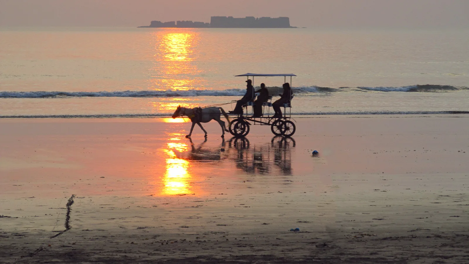 Top 12 One-Day Getaways from Mumbai: Nature & History Waits 28 Kashid Beach