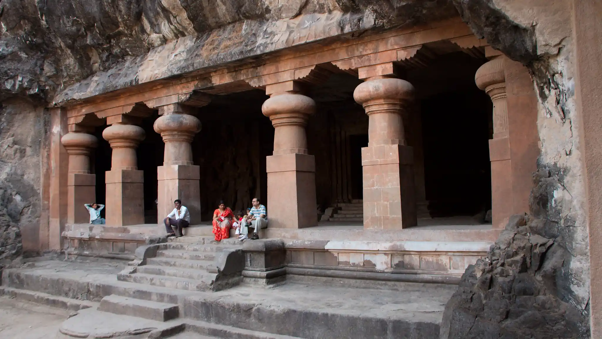Top 12 One-Day Getaways from Mumbai: Nature & History Waits 22 Elephanta Cave