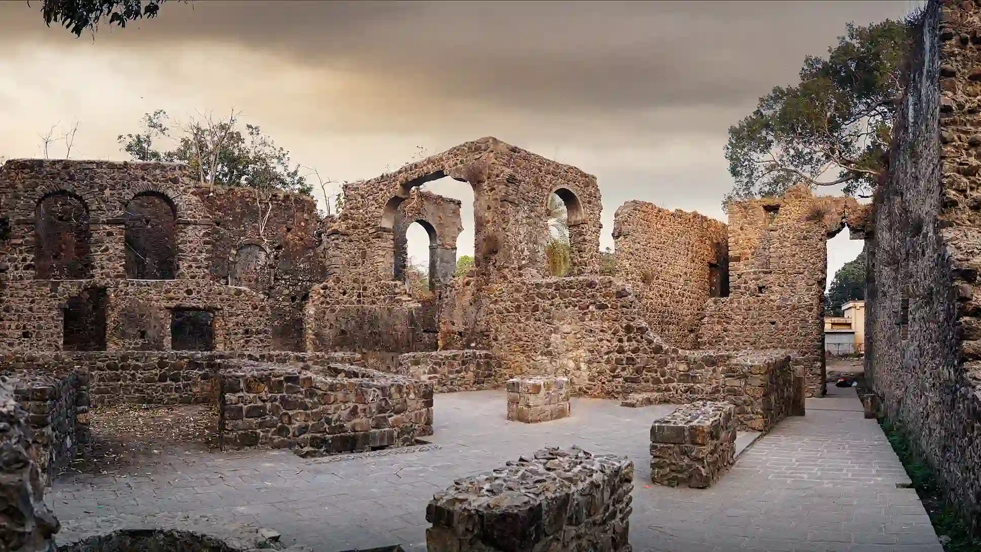Top 12 One-Day Getaways from Mumbai: Nature & History Waits 24 Vasai_Fort_Panorama