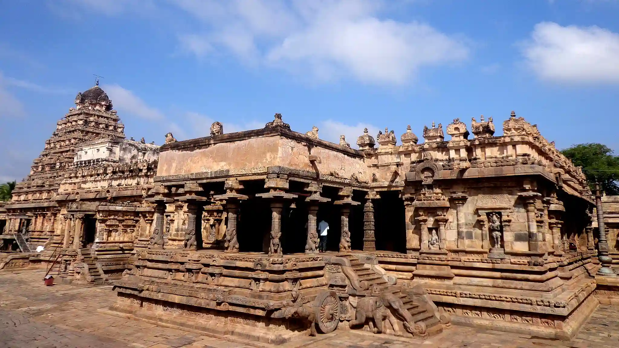A_different_view_of_Airavatesvara_Temple
