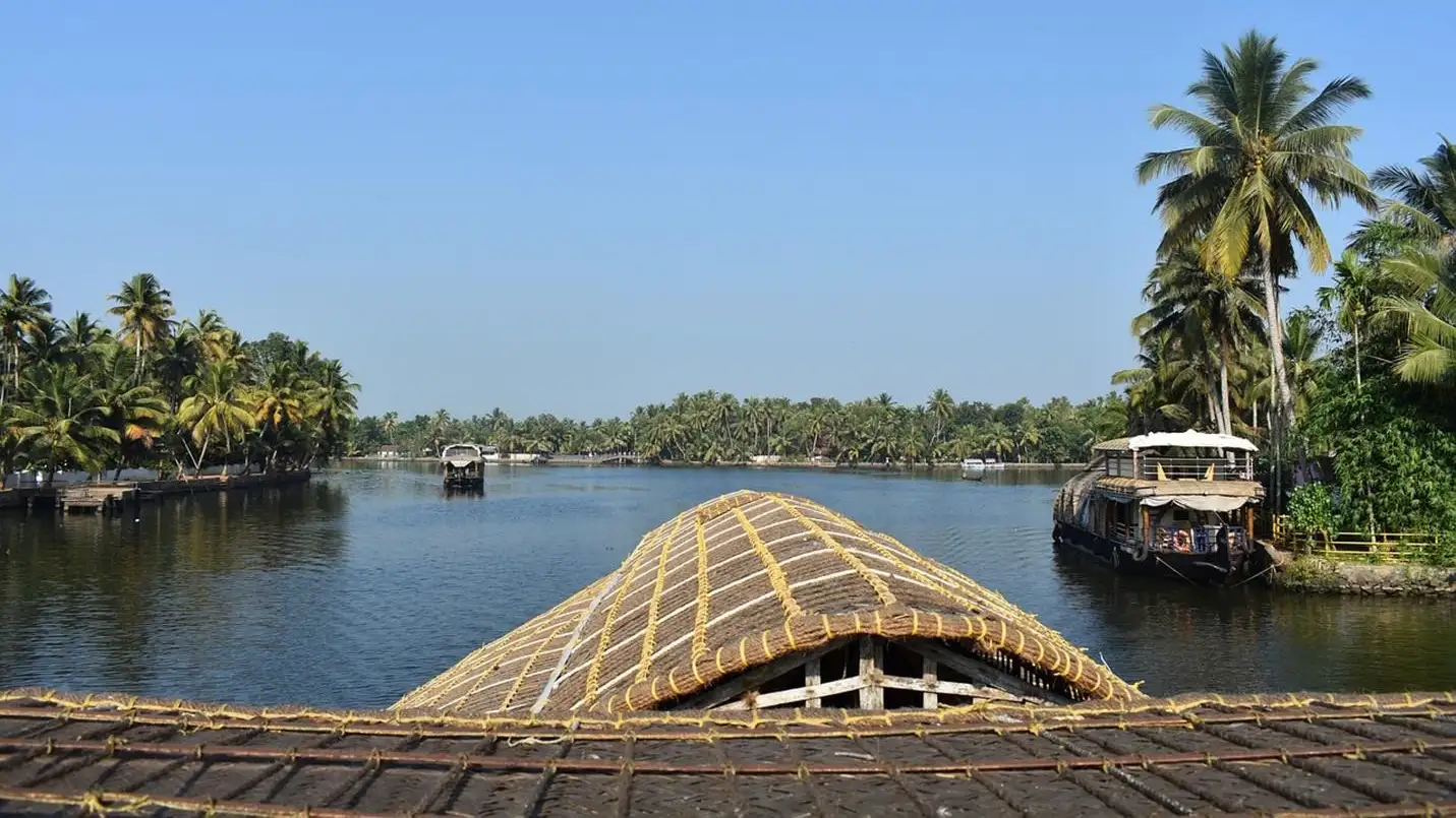 10 Best Places to Visit in Monsoon in India 19 Alleppey, Kerala